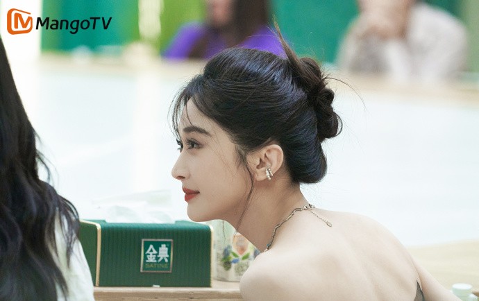 hunantvchina's tweet photo. #RidetheWind2023 EP01 highlights!

#KikiChen expressed her strong heart in the song!

Every Friday and Saturday at 12:00 on #MangoTV!
APP👉https://t.co/XN7U42bqpv
Web👉https://t.co/3ZlcEth9h6

#乘风2023 #陈冰 https://t.co/azjVqEu2Y6