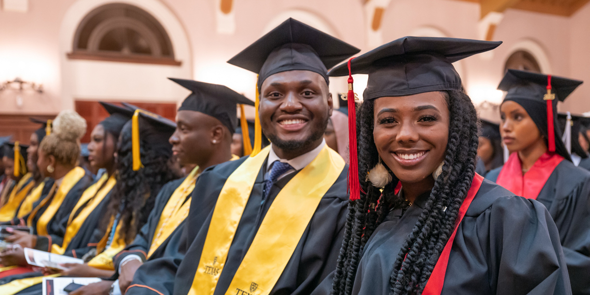 UT_DCCE's tweet photo. We raise our horns to all our Black Grads! Here's a link to more photos from the big event: https://t.co/owKLInSdEh @UTMEC @BlackStudiesUT @DDCEglobal @fli_fearless @HSweattCenter #UTGrad23 https://t.co/nnX297Ha4G