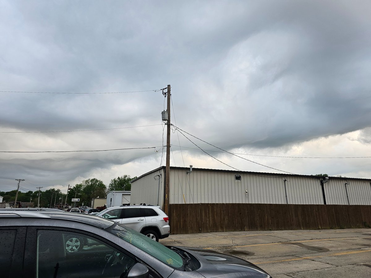 theoldbaboon's tweet photo. @ryanhallyall Just a little look at Grain Valley, Missouri this morning. Thanks for doing all you can to keep us informed and prepared! https://t.co/UMK0N3sl8P
