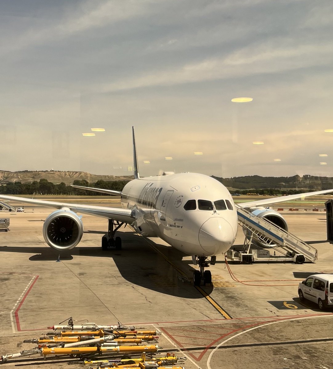 T2 Madrid. Bonito pajarito 787. Nos vamos a Lodz #Andalucia #RoutesEurope