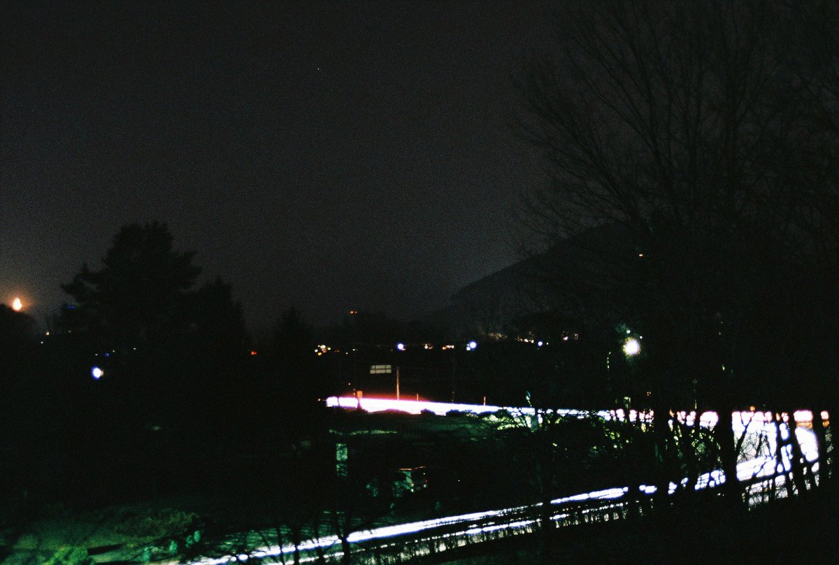 u_film_50mm's tweet photo. 「フィルムでレーザービーム」
30秒間って意外と長い笑
#レーザービーム #laserbeam #長時間露光 #longtimeexposure #御所湖 #lake #フィルムカメラ #橋 #bridge #ペンタックス #pentax #ファインダー越しの私の世界 #写真好きな人と繋がりたい #カメラ好きな人と繋がりたい https://t.co/4lDnMDADAh