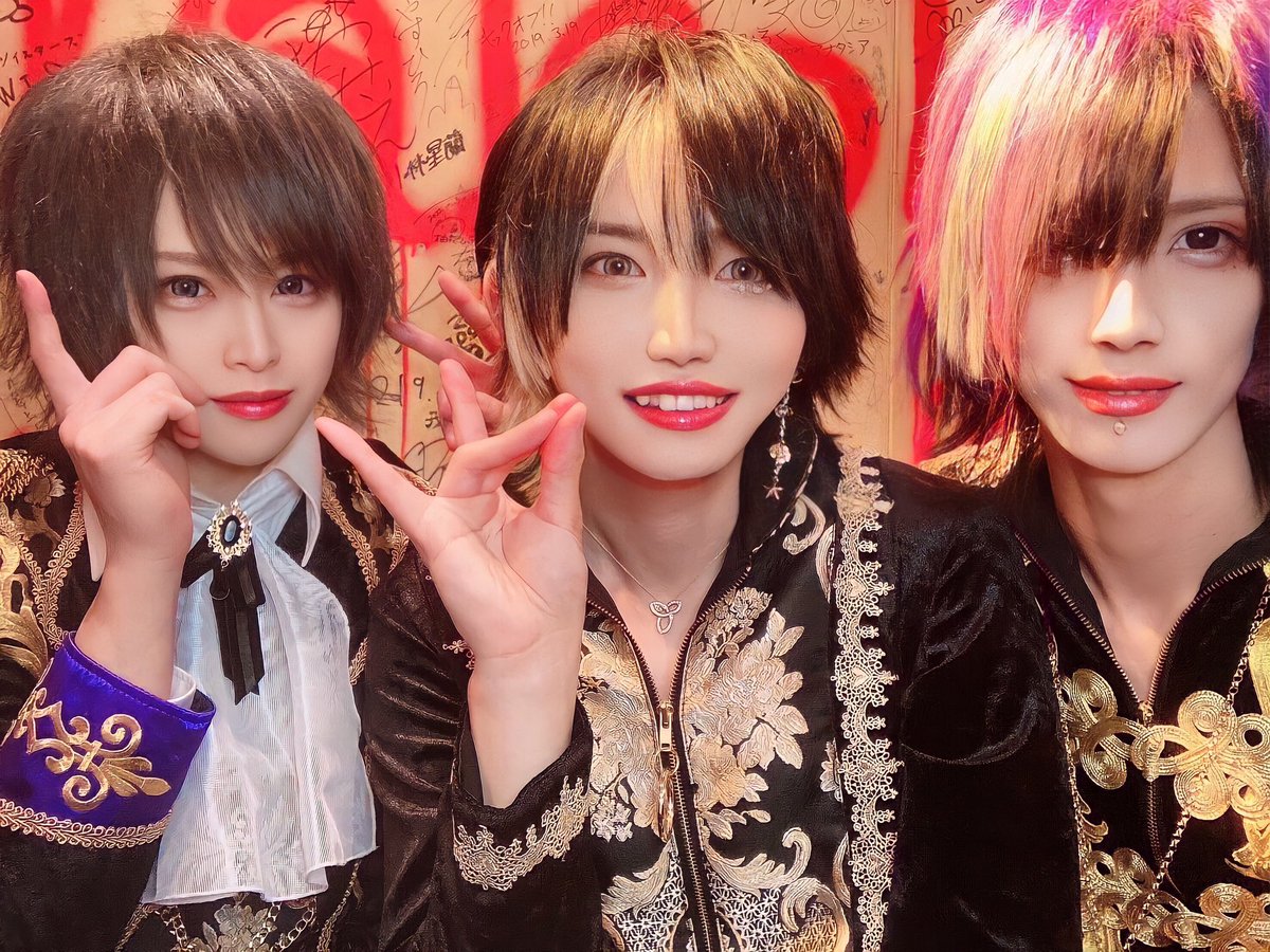 shion_ndarling's tweet photo. 明日もコン 明後日もコンコン 毎日コココン 大好き コン☆CHU🦊🦊🦊 https://t.co/uwcCX7YaQN