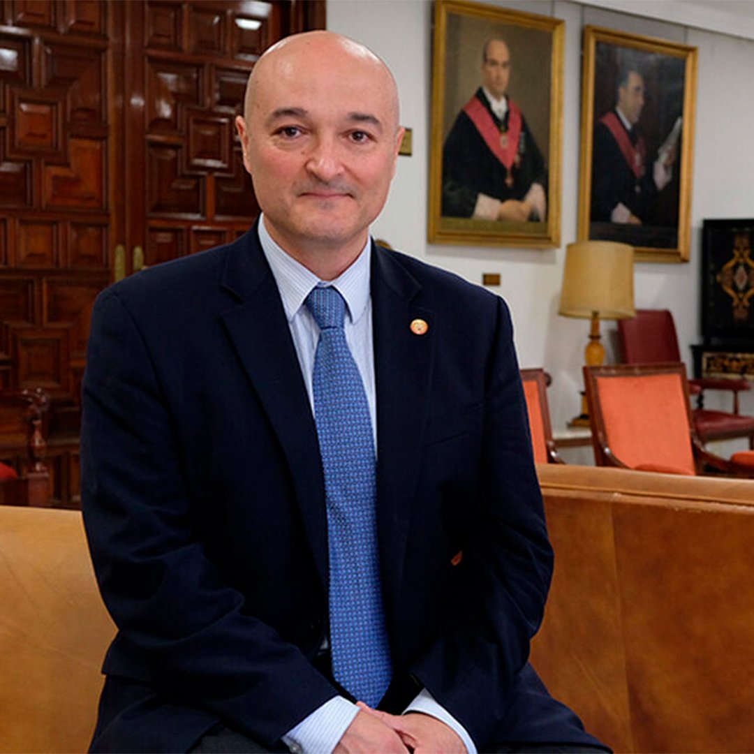 unisevilla's tweet photo. 🏅El @Ayto_Sevilla reconocerá al @CICUS_ y al profesor Emilio Gómez, a título póstumo, con las medallas de Sevilla 

La US recibirá un total de siete medallas, que serán para miembros de la comunidad universitaria que han contribuido a la convivencia y progreso de la ciudad [+] https://t.co/sj4cIL4Exi
