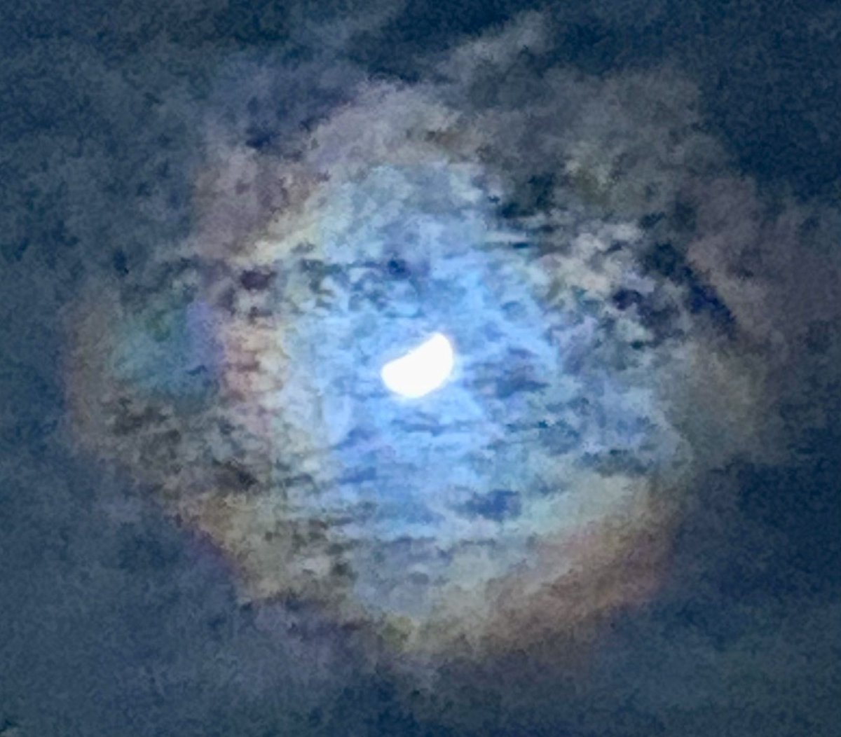 La luna le dijo al rio 
que no ahogara el lucero 
porque las siete cabrillas 
tan esperando un te quiero…#Choleras