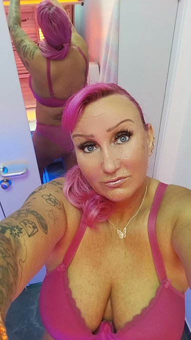 Solarium macht mich gl&uuml;cklich! #solarizmselfi #solarium #dessous #sexywomen #plussize https://t.co/L<a href="/tag/solarizmselfi"class="tags">#solarizmselfi</a><a href="/tag/plussize"class="tags"><span>#plussize</span></a><a href="/tag/dessous"class="tags"><span>#dessous</span></a><a href="/tag/solarium"class="tags"><span>#solarium</span></a><a href="/tag/sexywomen"class="tags"><span>#sexywomen</span></a>