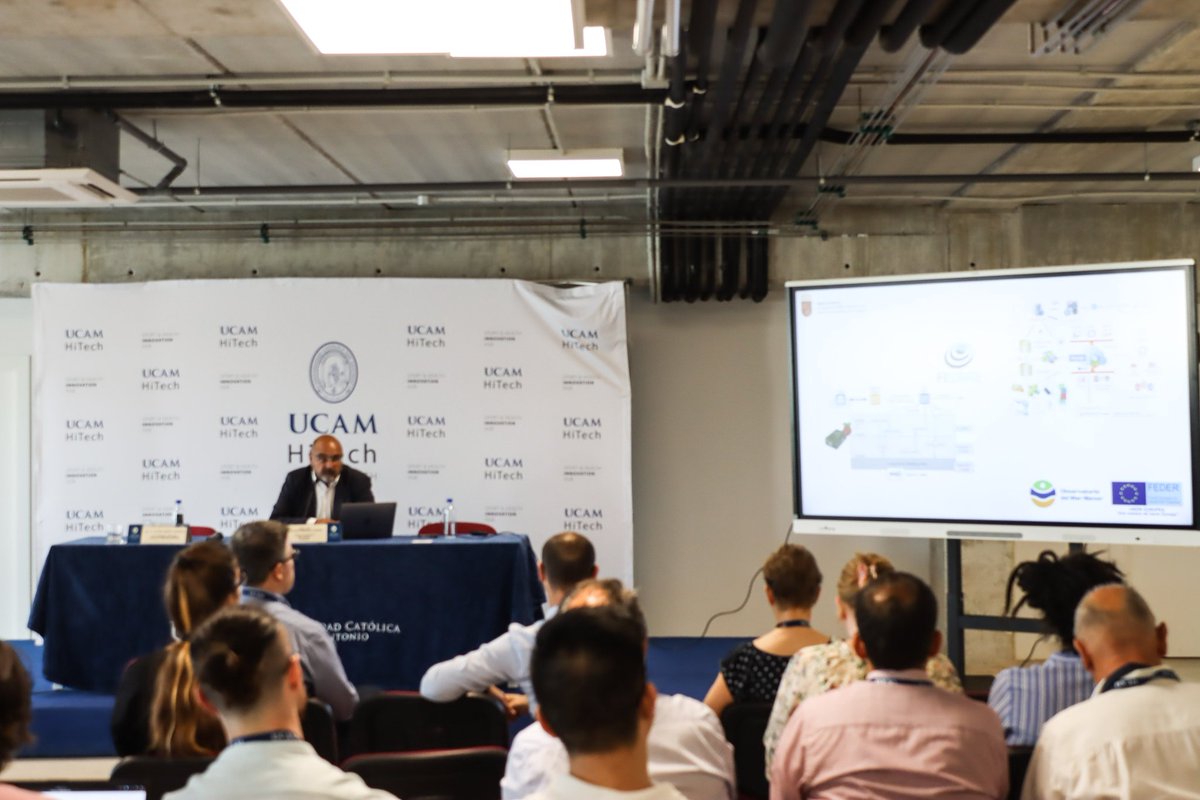 UCAM_OPRI's tweet photo. 🌊🇪🇺Tras la intervención de los diferentes científicos, Javier Senent, investigador principal @SMARTLAGOON e @HydroMrlab, presenta el proyecto @HorizonEU y sus resultados actuales a @JMVRUM. https://t.co/YkMO07gXWn