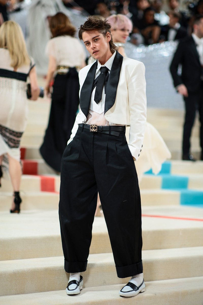 Kristenusual's tweet photo. You’ll have seen me appear like this at #MetGala2023 https://t.co/dCY37gairu