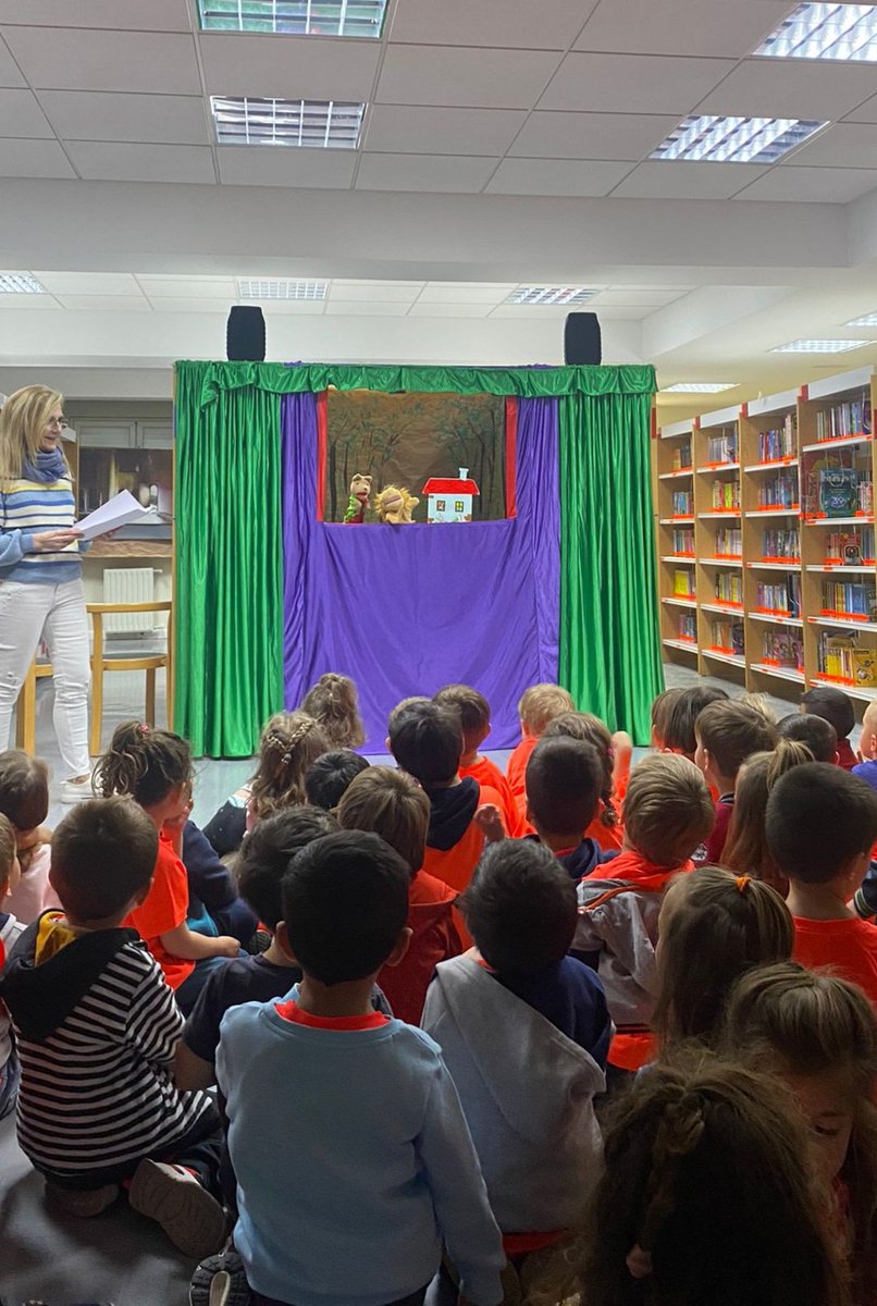 MercedesMelen's tweet photo. Los #3cerditos y el #LoboFeroz han vuelto a la biblioteca para las #visitasinfantiles.

Los niños de 1° de Infantil del C.P. Numancia han sido los primeros. que han disfrutado de nuestros títeres. 

Se han ido cantando: Quién teme al Lobo Feroz, al Lobo, al Lobo 🐺  🎶 🎵 https://t.co/LZQwZJ1pzs