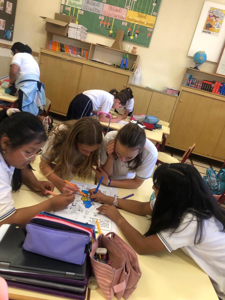 MilagrosaTotana's tweet photo. Así han compartido Sor Miguela y Celia, como voluntaria, sus experiencias de servicio.
#darparacrecer #nohevenidoaserservido #sinoaservir #SemanaVocacional #caminosdevida #senderosdeexperiencia #colegiosHHCC #educaciónvicenciana #soñarengrande #crecerjuntos https://t.co/TrzcrlOfZE