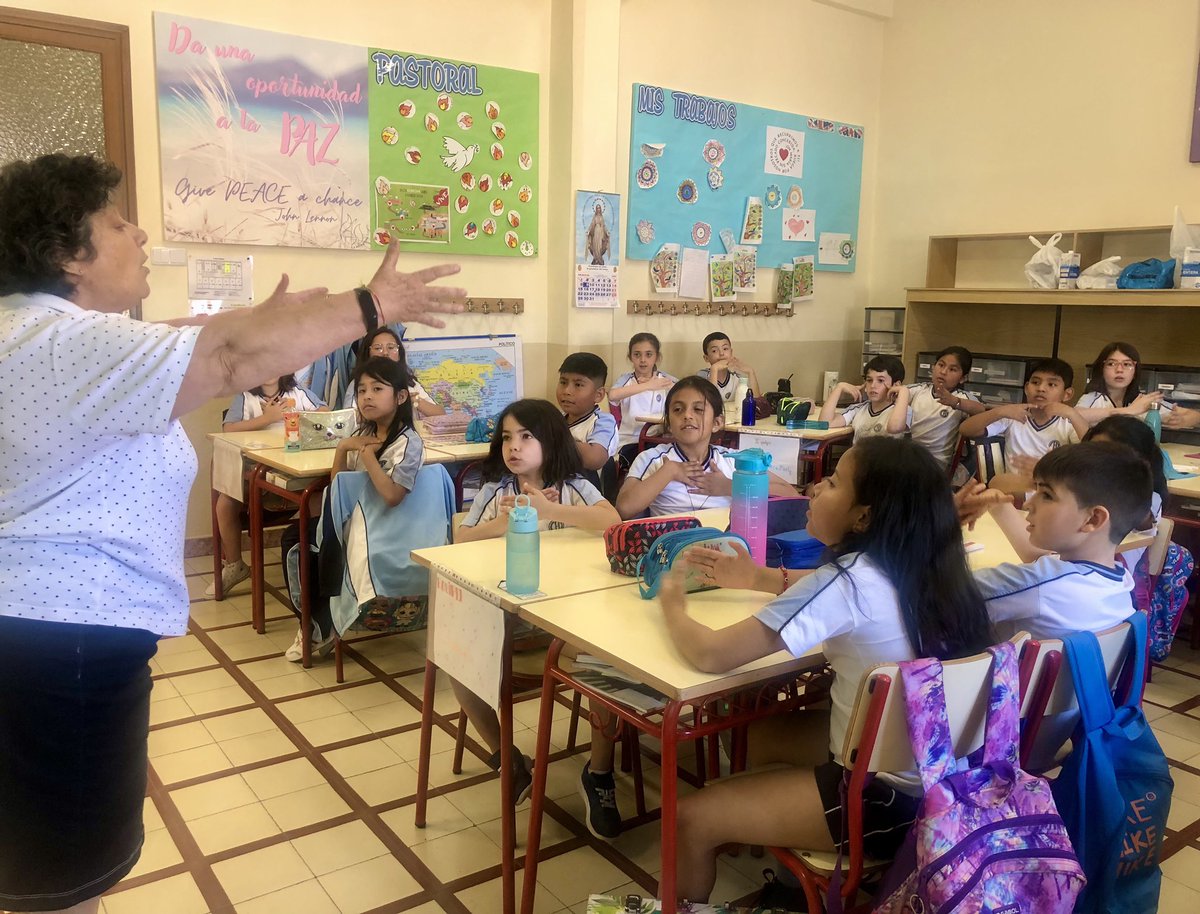 MilagrosaTotana's tweet photo. Así han compartido Sor Miguela y Celia, como voluntaria, sus experiencias de servicio.
#darparacrecer #nohevenidoaserservido #sinoaservir #SemanaVocacional #caminosdevida #senderosdeexperiencia #colegiosHHCC #educaciónvicenciana #soñarengrande #crecerjuntos https://t.co/TrzcrlOfZE