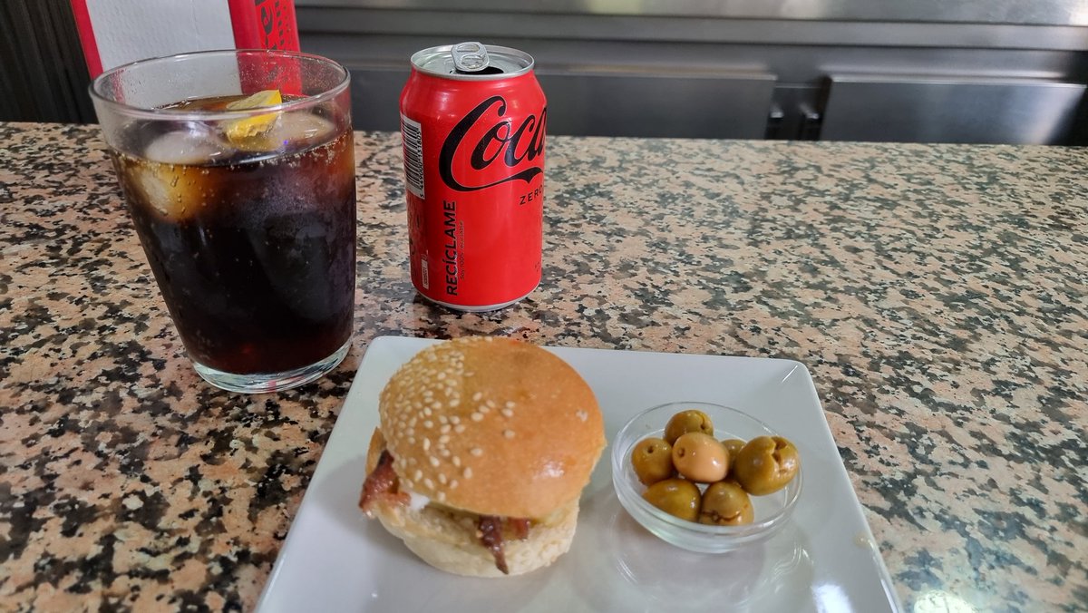 pe_nillo's tweet photo. Hora del aperitivo.
#Granadatapas #tapasenGranada
#tapasgratis https://t.co/aDnyMQoyDD