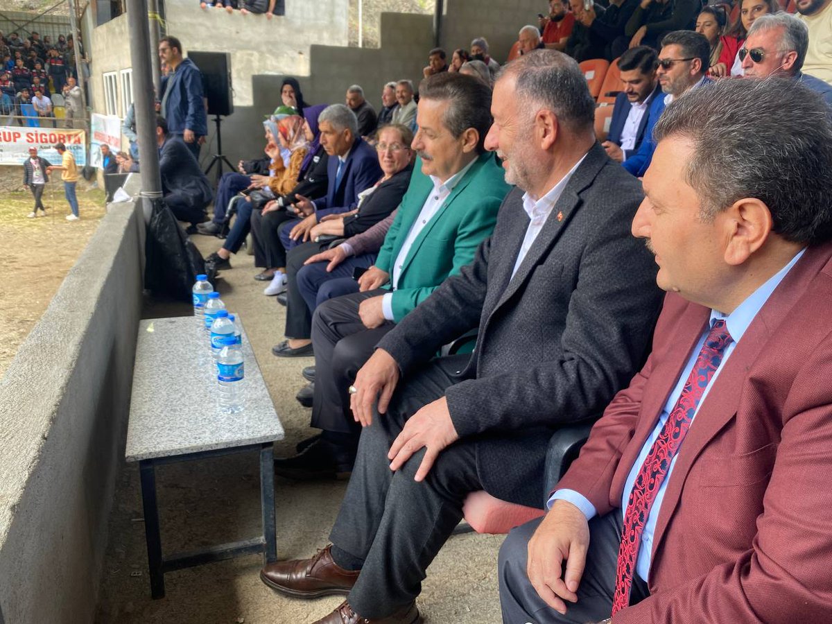 AKPartiArtvin's tweet photo. BUGÜN DE ZAMAN YUSUFELİ,MURGUL VE BORÇKA'DA SU GİBİ AKTI.. 
@farukcelikcomtr
@ahmeterdem_08
@MehmetKocatepe
@FatihTahtal
#DoğruZamanDoğruAdam
#DoğruAdımlarlaYolaDevam https://t.co/kfqKP4TJe6