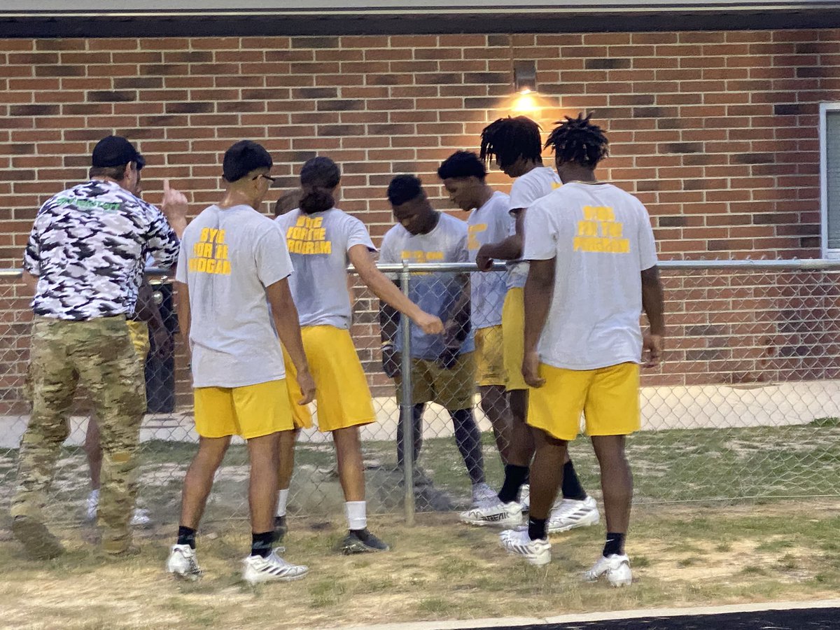 PCoachMetzger's tweet photo. BOOT CAMP DAY 1 on LOVE MONDAY our PACK got 2% better. All In COMPETE https://t.co/io7kYlW1bL