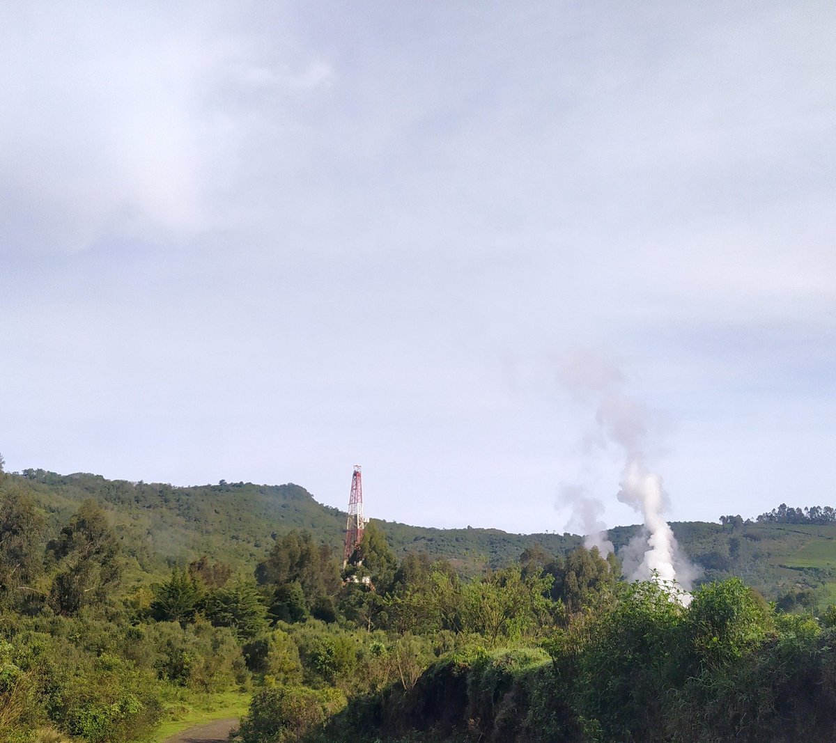 Let's take a walk to this Eburru field.
Beautiful and serene environment.
....Only that .....
#GeothermalDrilling
#Riglife
#EnergyChampion