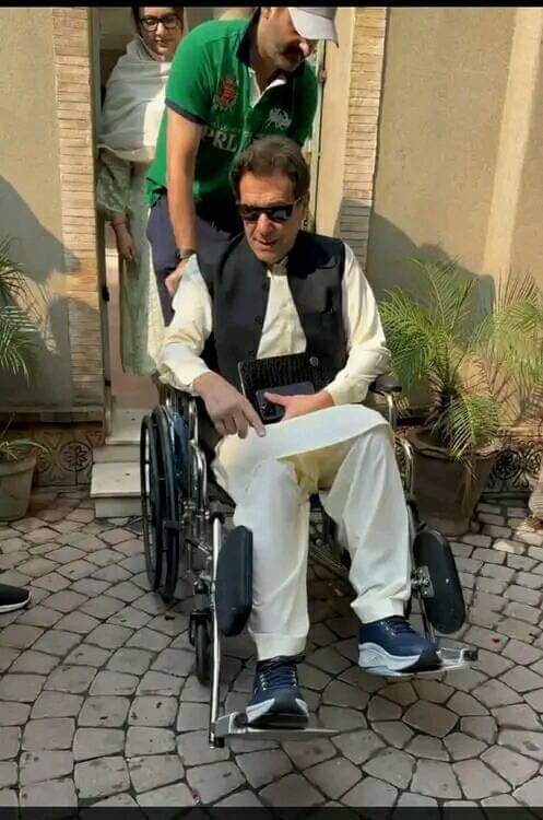katiarNoor's tweet photo. عمران خان اور پشتونوں قومپرست سیاست کرنے والے لیڈران میں کوئی فرق ہے،؟ پشتون لیڈران محمود خان اچکزئی اور اے این پی رھنما ایمل ولی خان نے افغان طالبان سے اسلام میں ملاقات کی ہے.
#Pashon
@ANPMarkaz @AmrullahSaleh2 @a_siab @AzmatKhanTDP @asmashirazi https://t.co/mqj2C7eWPV