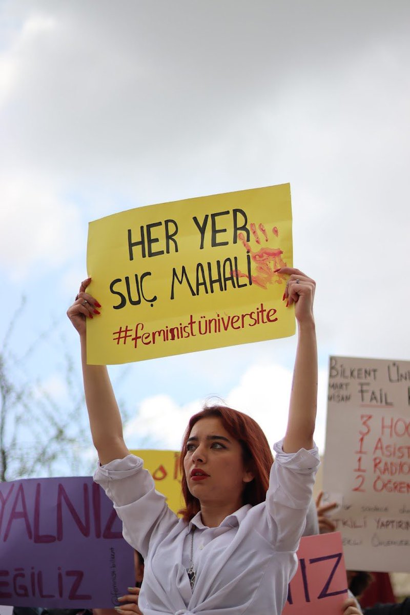 feministbilkent's tweet photo. Rektörlük önünde bildirimizi okuduk ve taleplerimizi yineledik! Bilkent şiddeti aklama, soruşturmaları etkin yönet!

Yalnız değilsin, yalnız değiliz!
💜 https://t.co/nDDHnKOWxb