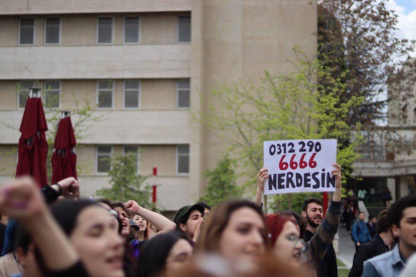 Rektörlük önünde bildirimizi okuduk ve taleplerimizi yineledik! Bilkent şiddeti aklama, soruşturmaları etkin yönet!

Yalnız değilsin, yalnız değiliz!
💜