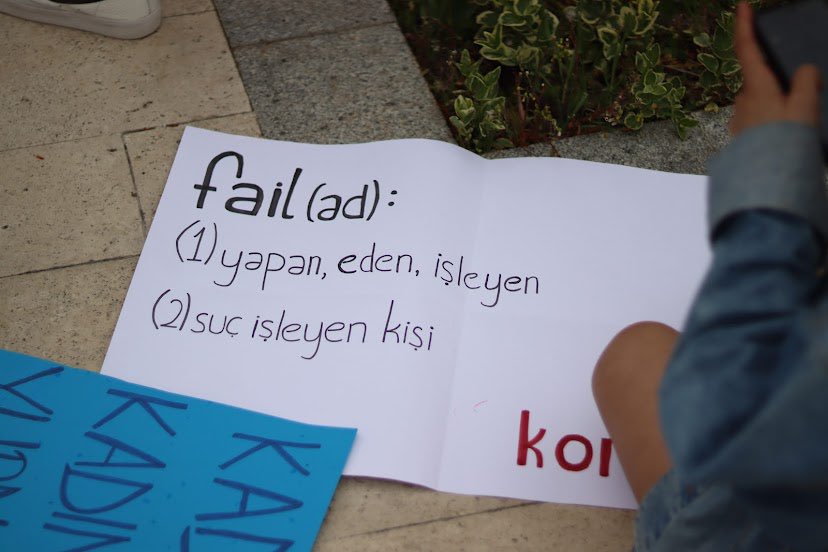 feministbilkent's tweet photo. Rektörlük önünde bildirimizi okuduk ve taleplerimizi yineledik! Bilkent şiddeti aklama, soruşturmaları etkin yönet!

Yalnız değilsin, yalnız değiliz!
💜 https://t.co/nDDHnKOWxb