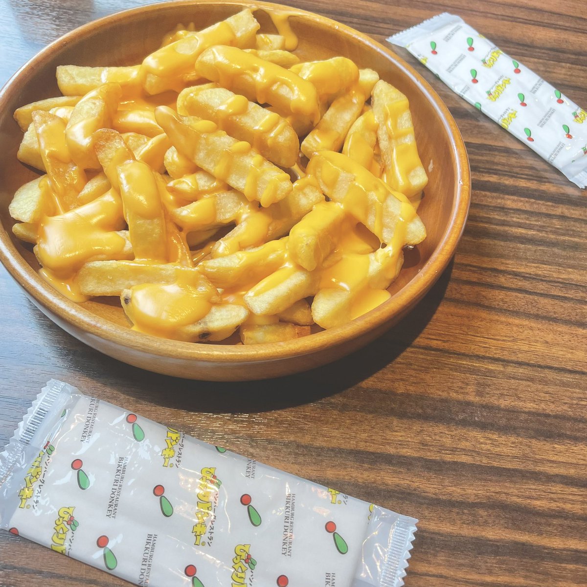 about_tsu's tweet photo. びっくりドンキーの細部までかわいいお手拭き 🥔🧀 https://t.co/QvLFjmuSAb