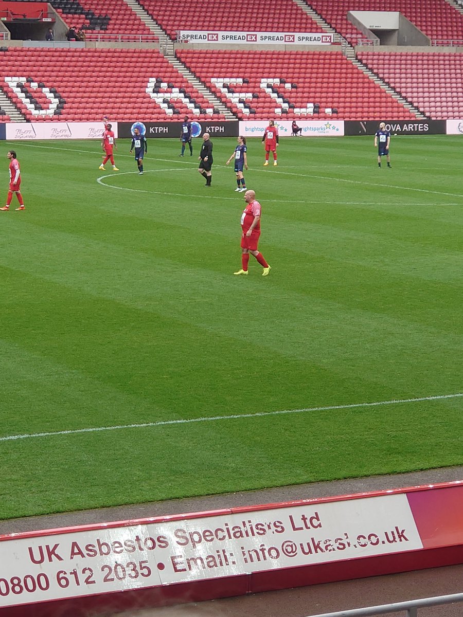 phillytobinlfc's tweet photo. @talkSPORT just spotted Jamie O'Hara at the stadium of light, he needs to grow his hair again and lose a bit of timber https://t.co/yRJYUU16QG