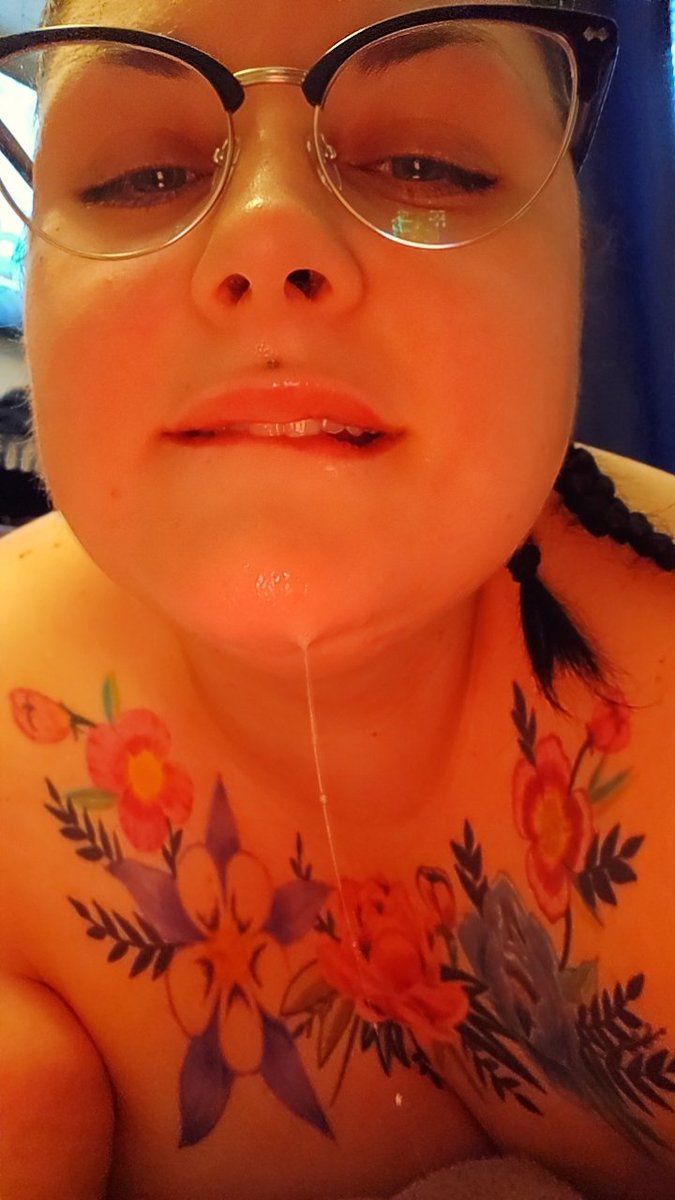 mistresssilverx's tweet photo. daddy said lemme put it all over your face #faceshots #cumshots #messy #304 #mistressxsilver https://t.co/gJrFYgzVvS