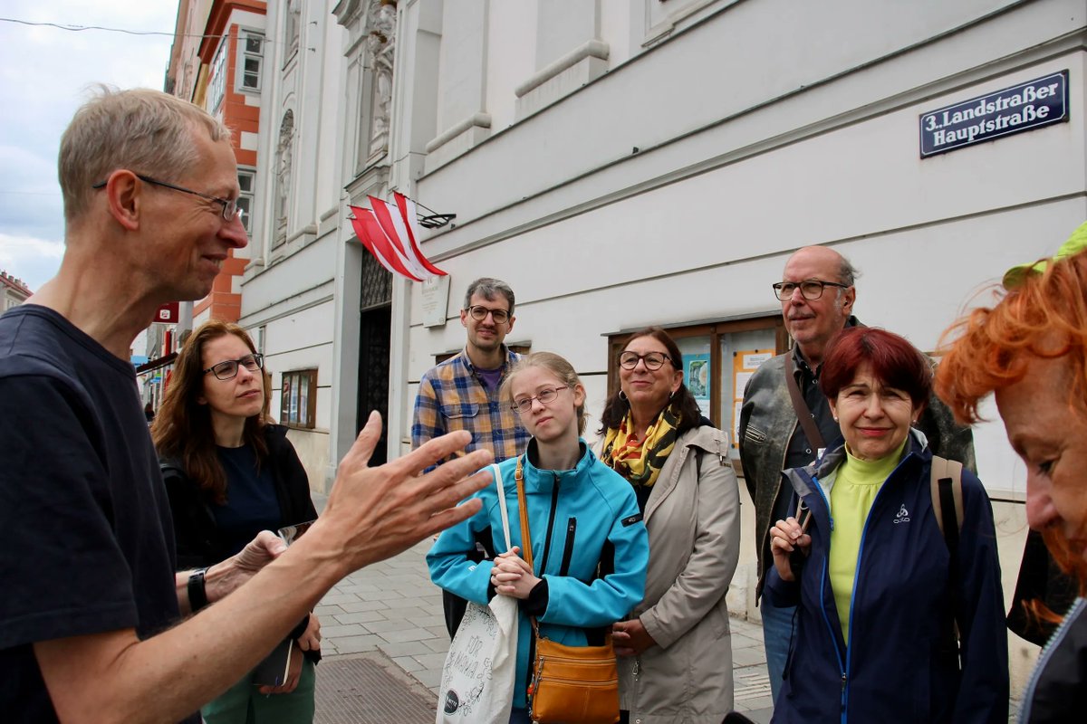 JanesWalkVienna's tweet photo. Einen abwechslungsreichen Einblick in die Landstraßer Hauptstraße gab es am Samstag beim Jane's Walk von Johannes Lutz! Hier gibt es noch mehr Fotos vom Walk: https://t.co/xDL0ZR82Ly #janeswalk #jwv23 https://t.co/1Nu3M0UD6R