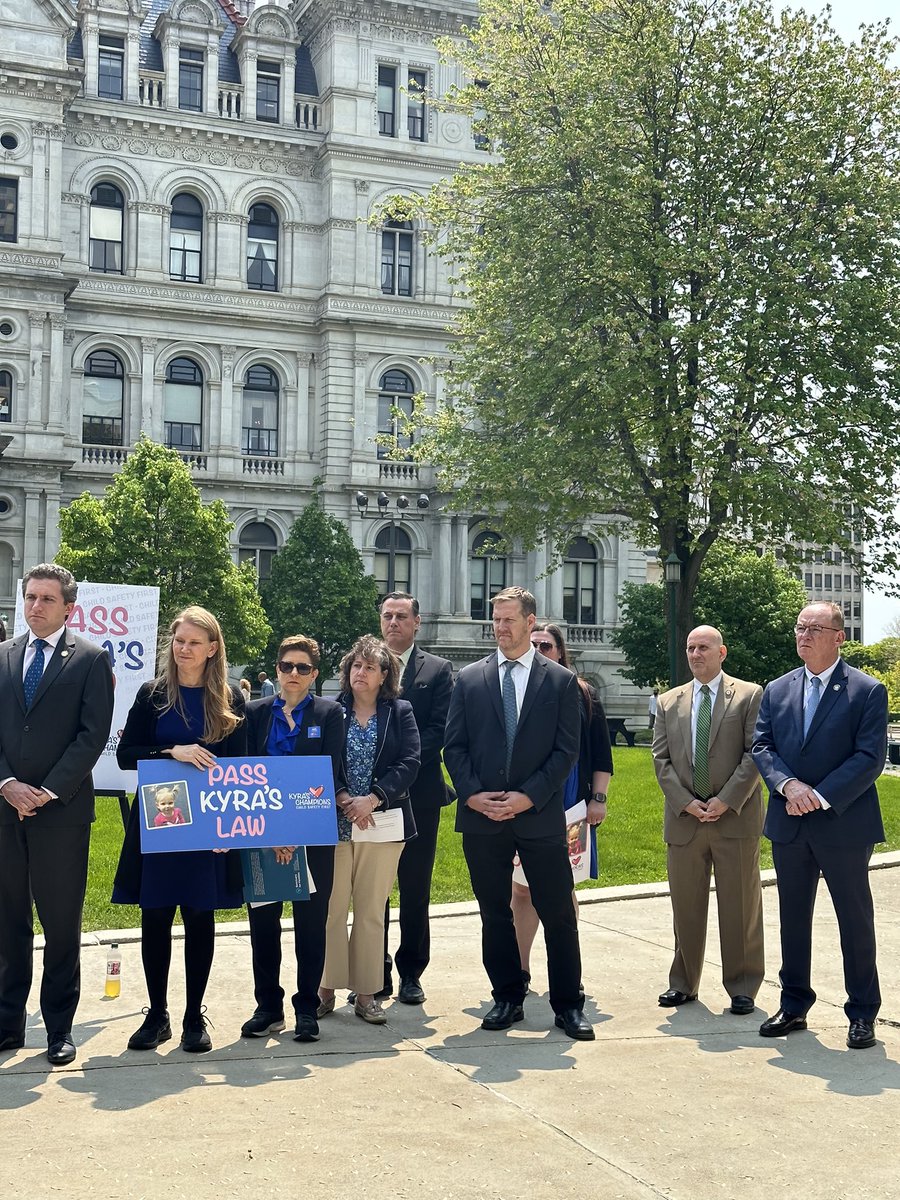 HarveyforNY's tweet photo. The story of @KyraFranchetti is tragic. We must take all the necessary steps to prevent children from threat, abuse or worse. #KyrasLaw ensures courts do more due dilligence in child abuse cases. Thank you @AndrewHevesi for this necessary bill to protect our  children from harm. https://t.co/PJgA5wOFWD