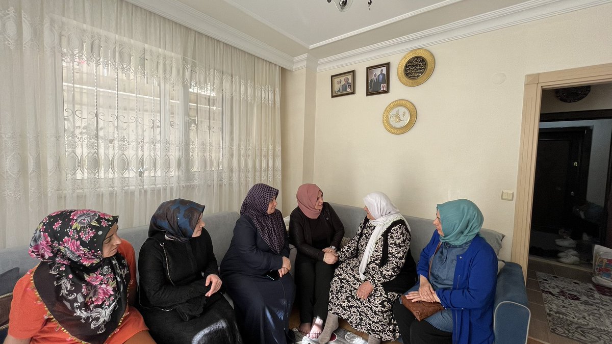 GulayseDurak's tweet photo. 📍AŞIK VEYSEL 

İnandığımız yolda Allah’ın izniyle yürümeye devam edeceğiz. 
Mahallemizde komşularımızı ziyaret ettik,hastalarımıza acil şifalar diliyorum. 

Türkiye Yüzyılına kadınlarımızın inancı muhteşem. 
#AdımAdımİstanbul https://t.co/YV8lITRLS3