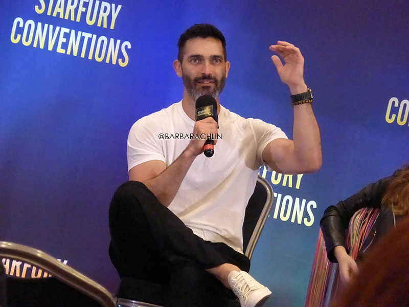 TylerHarchive's tweet photo. 📷 Our photos from the panel (saturday) of #ultimatesapokolips #TylerHoechlin #starfuryApokolips #Starfury (credit us pls) /1 https://t.co/trDRckzjVb