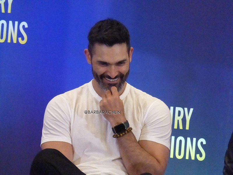 TylerHarchive's tweet photo. 📷 Our photos from the panel (saturday) of #ultimatesapokolips #TylerHoechlin #starfuryApokolips #Starfury (credit us pls) /1 https://t.co/trDRckzjVb