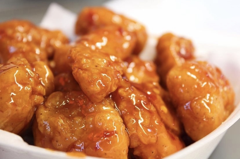 WingZone's tweet image. No Monday blues here! Visit us and enjoy today’s deal of boneless wings for just 70 cents each!

Order Here: wingzone.info/MonDeal
📸: pics.n.stuff.by.ru