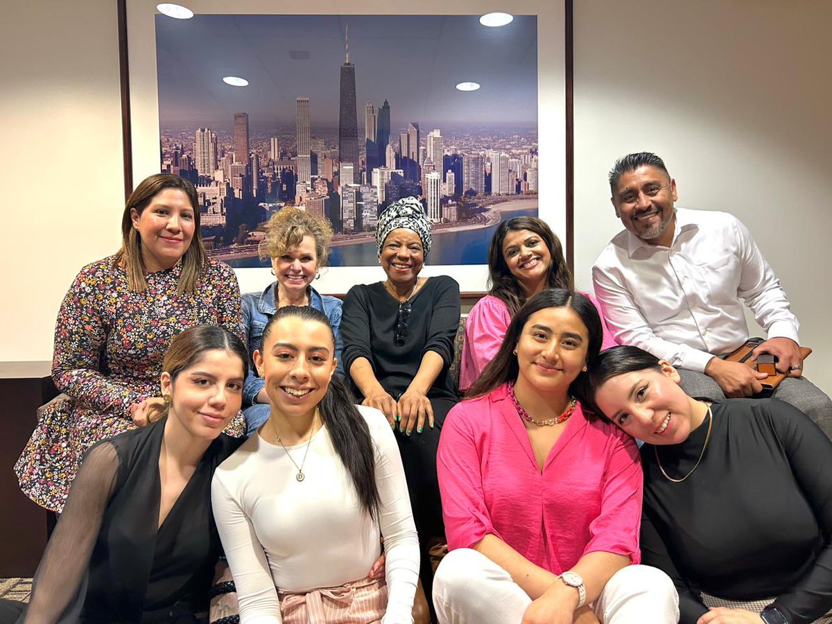 What a fun time with our study abroad students from Iberoamericana @LoyolaSSW #studyabroad #immigrationstudies #immigrationresearch #cira @LoyolaChicago