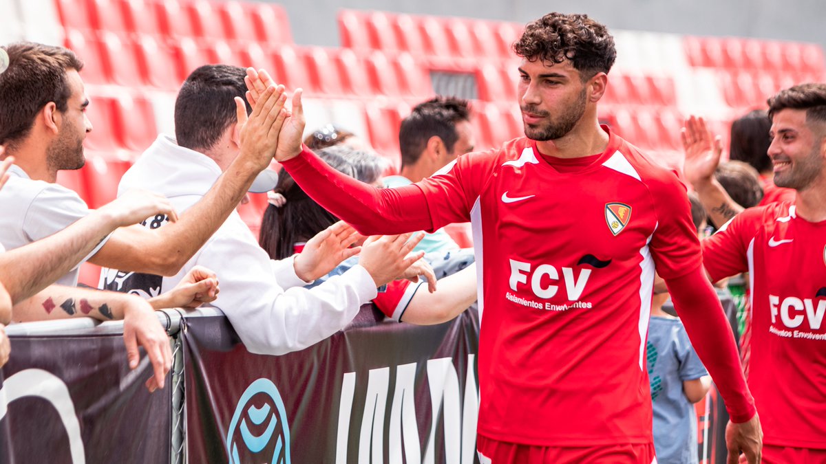 TerrassaFC's tweet photo. ⚽ 𝗠𝗢𝗠𝗘𝗡𝗧𝗦 @TerrassaFC!
🫶 𝗠𝗢𝗠𝗘𝗡𝗧𝗦 #TerrassaFCExperience!

AMUNT #TERRASSA! ❤🤍

(📸: @MFerretvisuals) https://t.co/GWQF4KN77B