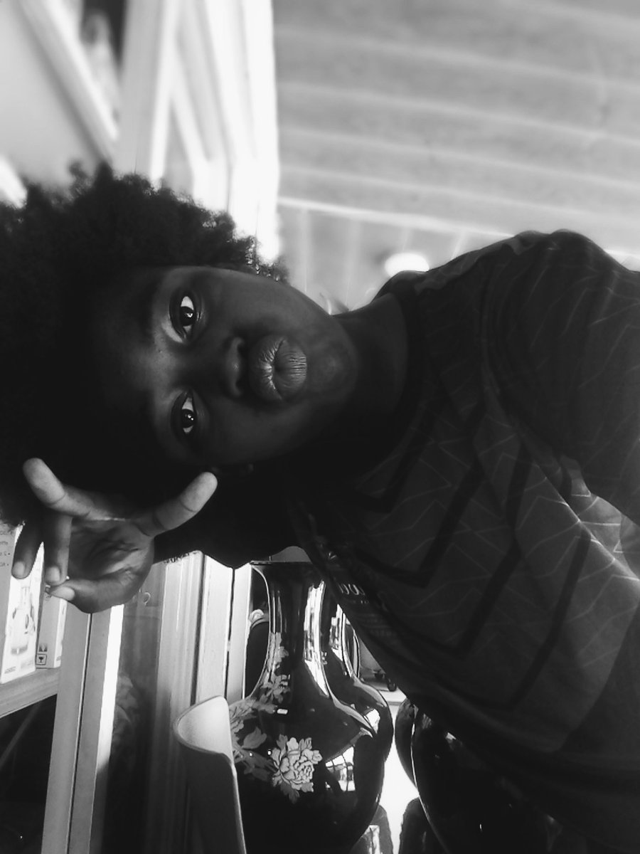 OrjiBlessi14009's tweet photo. Black and White 😑❤️ https://t.co/kEMSZjtu9L