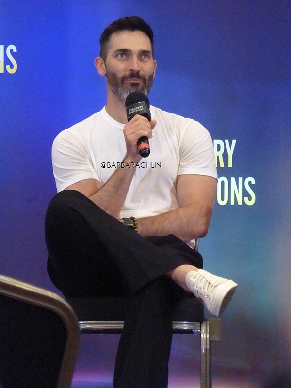 TylerHarchive's tweet photo. 📷 Our photos from the panel (saturday) of #ultimatesapokolips #TylerHoechlin #starfuryApokolips #Starfury (credit us pls) /2 https://t.co/SkWMQhjcyS