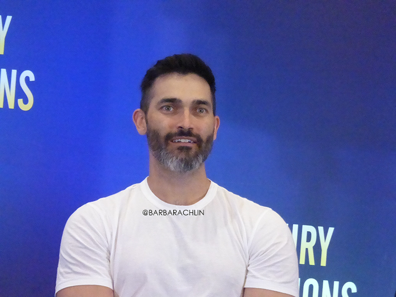 TylerHarchive's tweet photo. 📷 Our photos from the panel (saturday) of #ultimatesapokolips #TylerHoechlin #starfuryApokolips #Starfury (credit us pls) /2 https://t.co/SkWMQhjcyS
