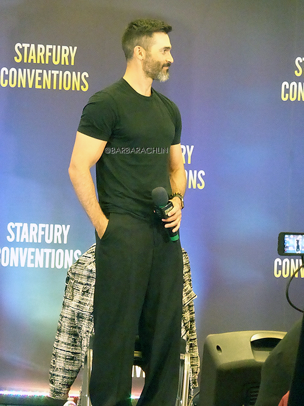 TylerHarchive's tweet photo. 📷 Our photos from the panel (sunday) of #ultimatesapokolips #TylerHoechlin #starfuryApokolips #Starfury (credit us pls) /1 https://t.co/B7paXuXXXK