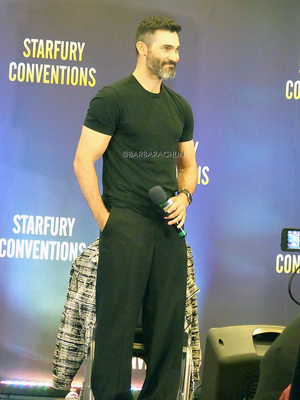 TylerHarchive's tweet photo. 📷 Our photos from the panel (sunday) of #ultimatesapokolips #TylerHoechlin #starfuryApokolips #Starfury (credit us pls) /1 https://t.co/B7paXuXXXK