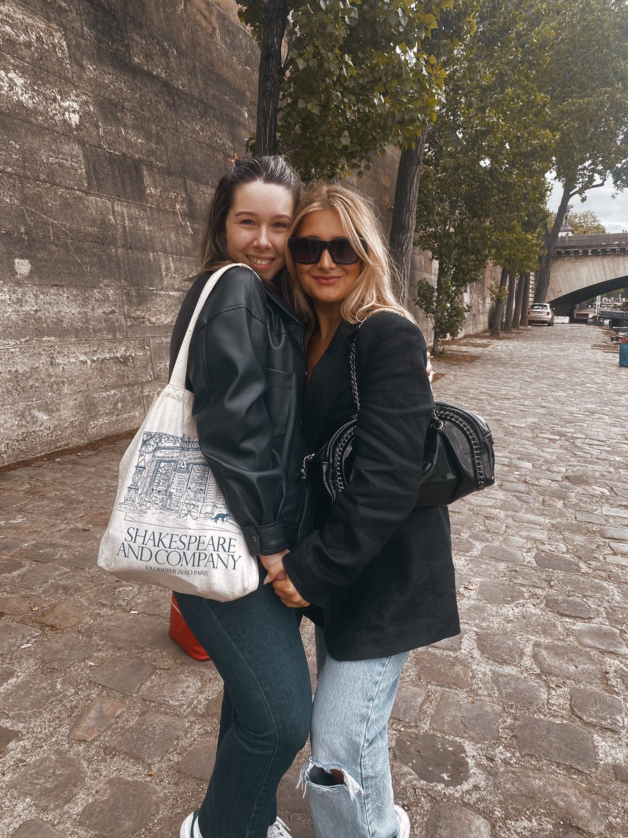 after 11 years, it was finally our time

— i love u to the moon and back 🌙