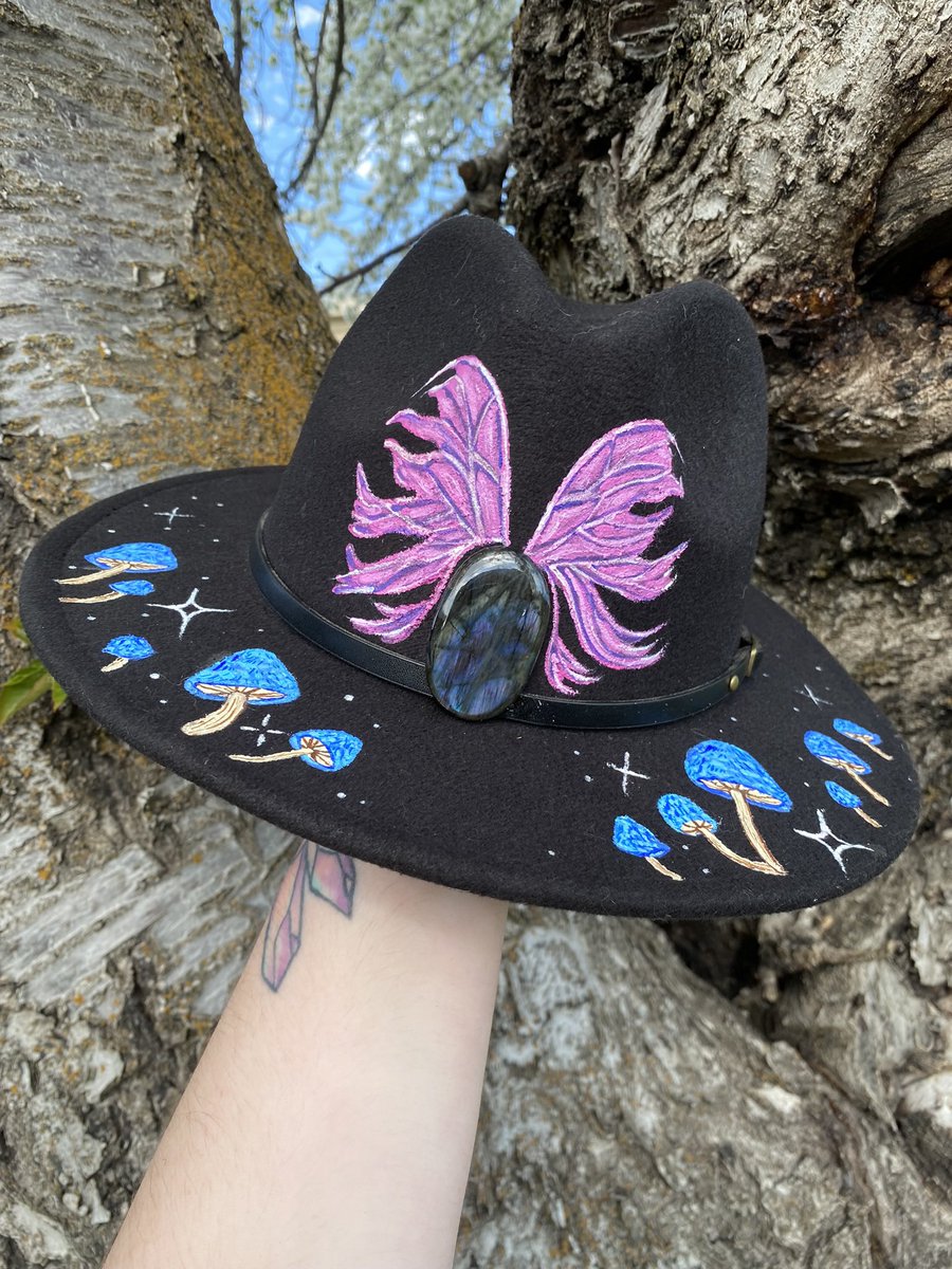 WWishings's tweet photo. Labradorite Queen is still available for adoption 🌈🦋 

Link in my bio ✨ https://t.co/uMnqUuA1Kt