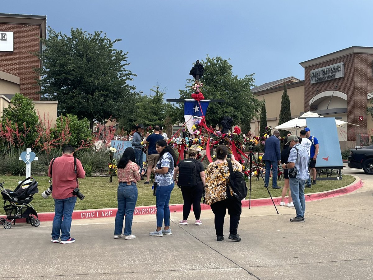 Scaia's tweet photo. A woman outside Allen Premium Outlets says she’s glad to see so many adding to the memorial. She says this represents who we really are. “It’s wonderful, but this is what I would expect, though.” https://t.co/9Z2f4B7ycz