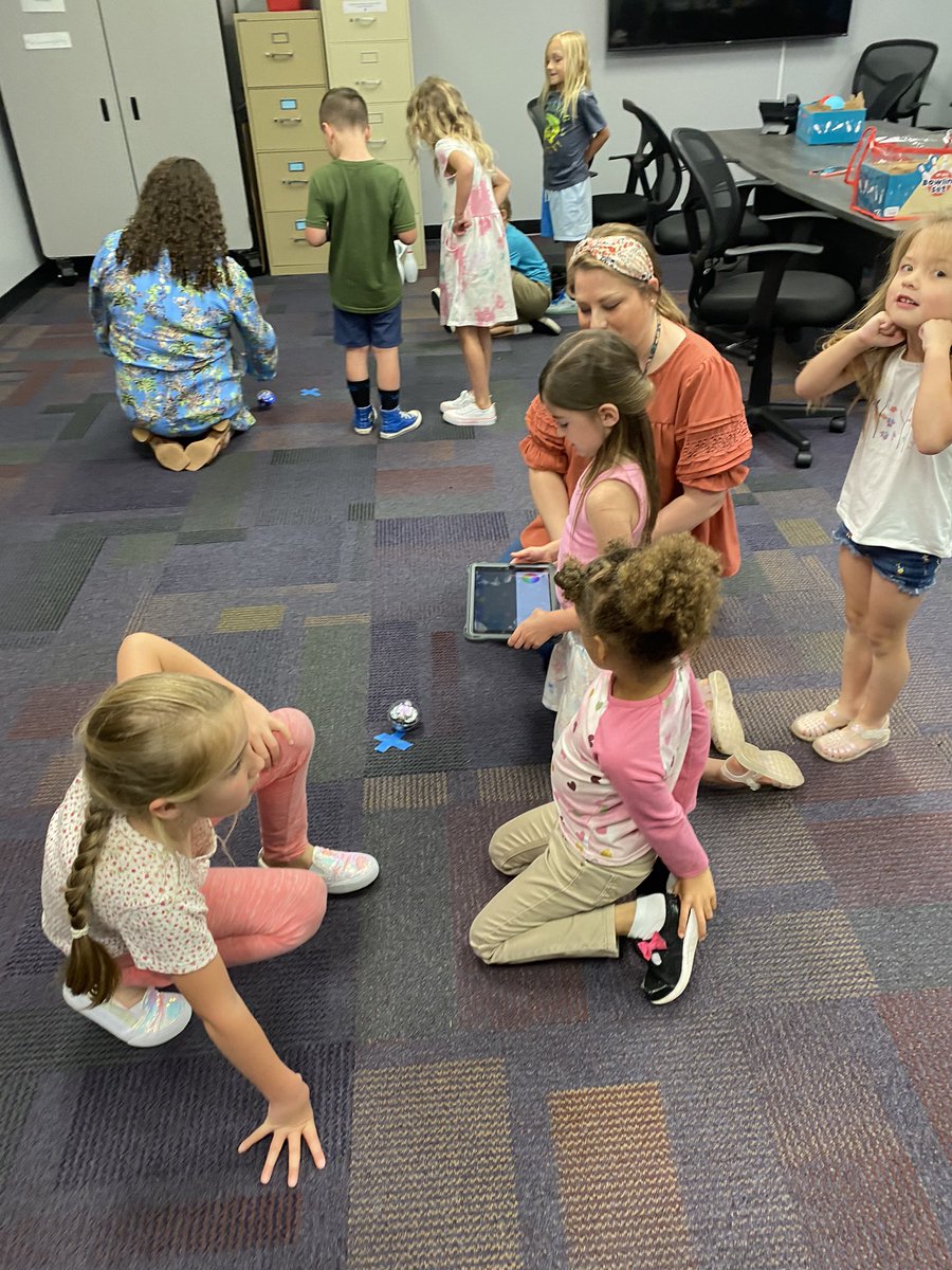 Introducing spheros to kindergarten at Knotts Island. These kids were quick learners and incredible.  #nced #ncbold #nciste #ReThinkEd <a href="/amy21bennett/">Amy Bennett</a>  <a href="/ReThinkBetsy/">ReThinkBetsy</a>