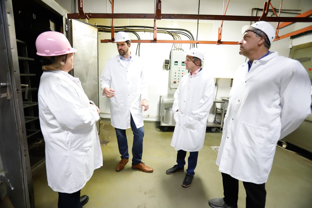 CitImmCanada's tweet photo. Today we’re announcing that the Agri-Food Pilot, which helps experienced workers in agricultural and food industries become permanent residents in Canada, will now run until May 14, 2025: https://t.co/pWYFed6et3 https://t.co/z71xrdkDZj
