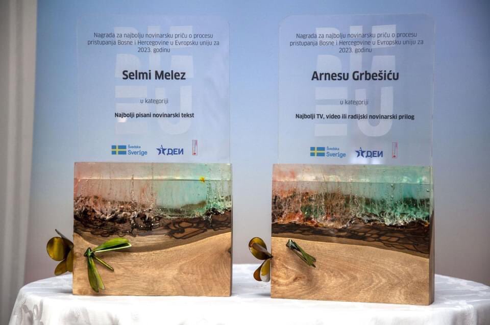 Europe Day celebrations have started! Tonight we awarded winners of 2023 best journalistic story on 🇧🇦 EU accession process. 

Congratulations to Selma Melez &amp; Arnes Grbeši! 

Thank you to our partner <a href="/Direkcija_EI/">Direkcija_za_EI</a> for organising &amp; all who participated.

#EuropeDay2023 #EU2023SE