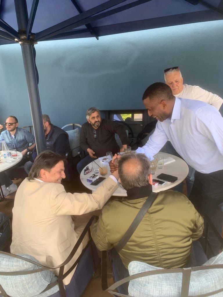 HagabimanaRS's tweet photo. Καθημερινά στους δρόμους της Β’ Πειραιά για να πείσουμε και τον τελευταίο πολίτη! #metonSpiro https://t.co/HuArQNvkgA