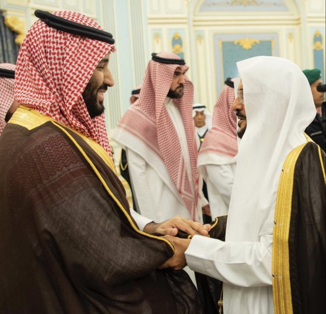 قال #ولي_العهد حفظه الله : إن وطننا الذي انطلق منه الإسلام واضيئت منه أنوار النبوة ، سيظل متمسكاً بثوابت الدين الحنيف دين الوسطية والاعتدال ، ومحارباً بلا هوادة التطرف والإرهاب ، وبارك الله جهود معالي الوزير <a href="/Dr_Abdullatif_a/">د.عبداللطيف آل الشيخ</a>  عندما حارب التطرف وأقفل على الفئة الضالة كل السبل .