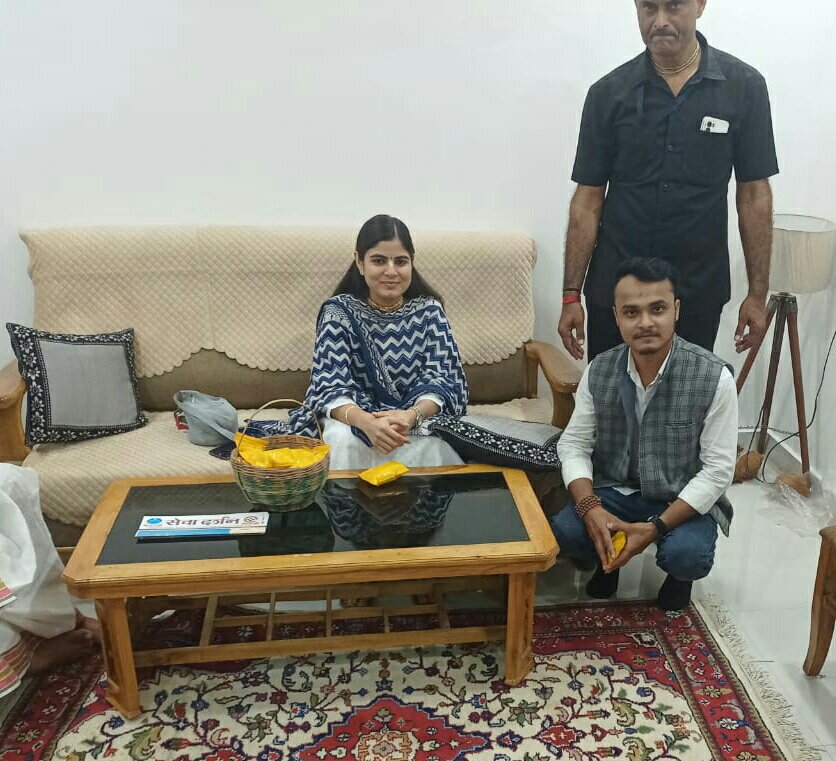 SurajChaubeyINC's tweet photo. मध्य प्रदेश शासन के पूर्व मंत्री एवं सिहावल विधानसभा के लोकप्रिय विधायक आदरणीय बड़े भैया श्री कमलेश्वर पटेल जी के द्वारा उनके गृह ग्राम सुपेला में आयोजित श्रीमद् भागवत कथा में और देवी चित्रलेखा जी के मुखारविंद से श्रीमद् भागवत कथा का श्रवण करने का सौभाग्य प्राप्त हुआ https://t.co/k60EX6BHJT