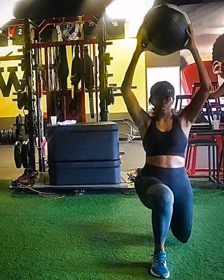 NomvulaSiya1's tweet image. I stay active by jogging every morning before going to work. After work at 18:00 pm I go to gym . And a follow a strictly health diet. Living a healthy lifestyle is my calling.  #ActiveMom #MothersDay