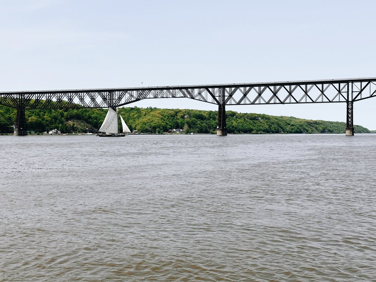 Scheeatow's tweet image. My office view this afternoon. #screenbreak #recharging #outsidemeeting