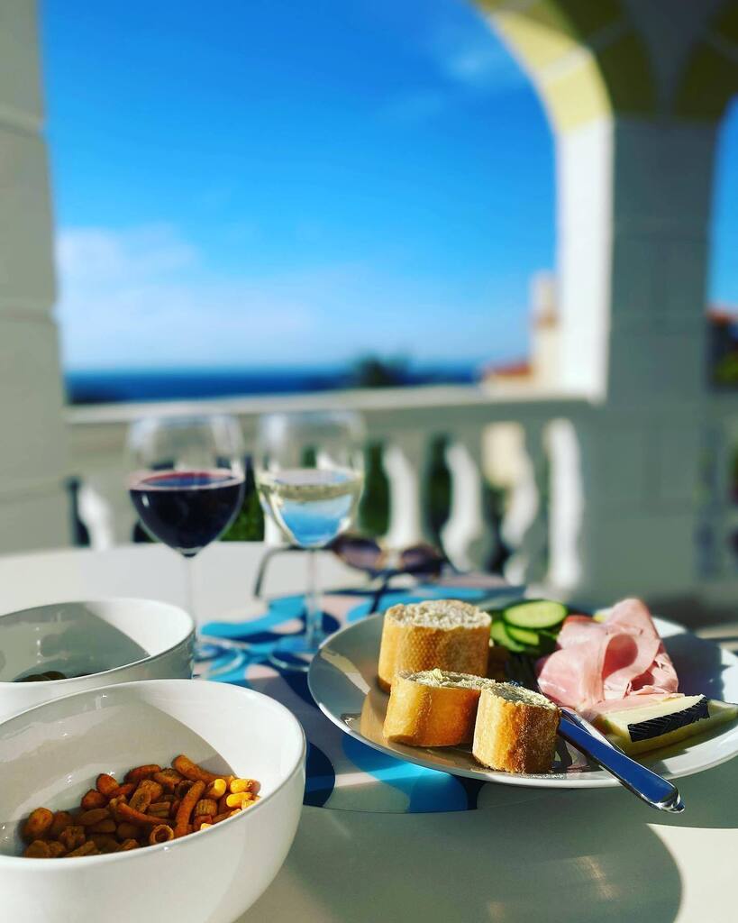 TheWordBirdSM's tweet photo. And relax 😎😌
#denia #spain #homeonthemontgo #montgo https://t.co/IeDbJuvMdc https://t.co/0Fx60iZVpX